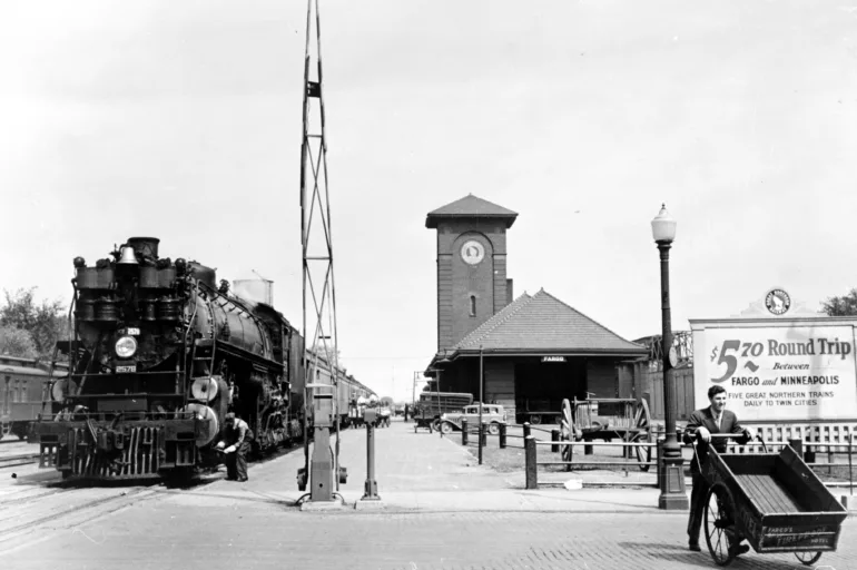 Great Northern Railway station, Fargo, North Dakota, 1939 Summer.