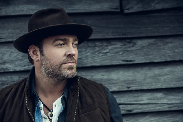 Photo of country music artist Lee Brice