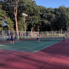 outdoor pickleball and tennis courts