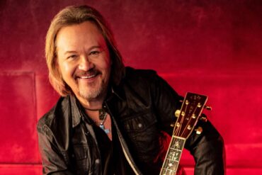 Photo of country music artist Travis Tritt